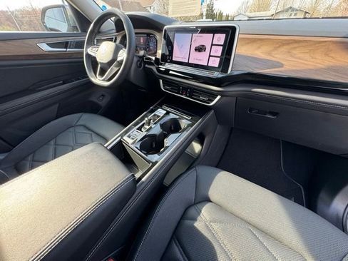 Used 2024 Volkswagen Atlas SE AWD/4WD image 29