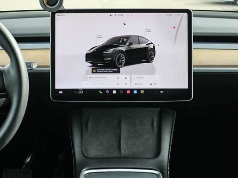 Used 2023 Tesla Model Y Long Range image 13