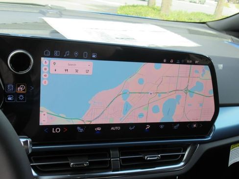 New 2025 Chevrolet Equinox EV LT w/ Convenience Package image 22