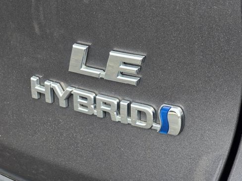 Certified 2022 Toyota RAV4 LE AWD/4WD image 17