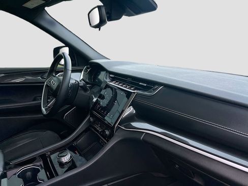 Used 2022 Jeep Grand Cherokee Altitude image 30