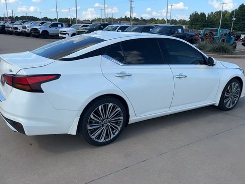 Used 2023 Nissan Altima 2.5 SL FWD image 9