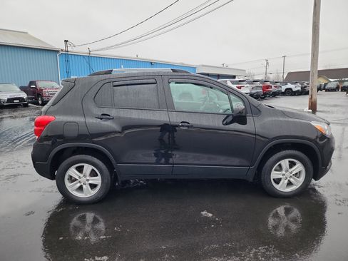 Certified 2022 Chevrolet Trax LT w/ LT Convenience Package image 9
