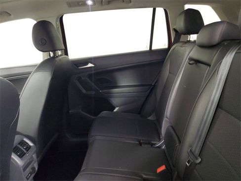 Used 2020 Volkswagen Tiguan SE w/ Panoramic Sunroof Package image 11