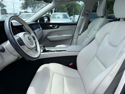 Used 2018 Volvo XC60 T5 Momentum w/ Convenience Package AWD/4WD image 13