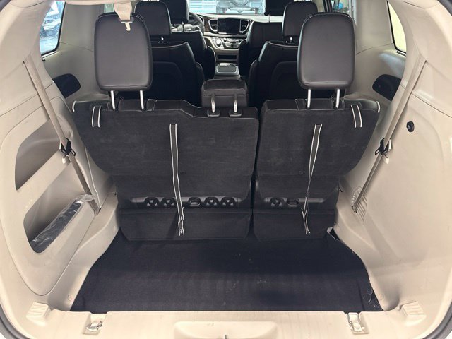 Used 2024 Chrysler Pacifica Limited FWD image 33