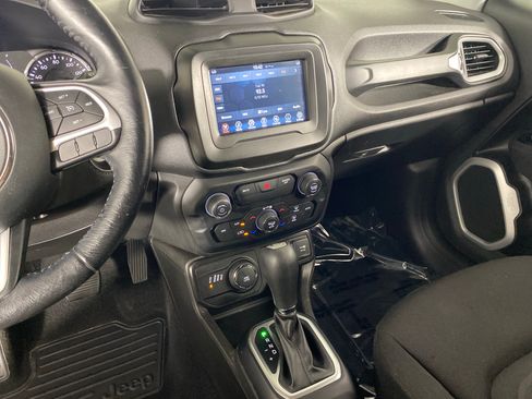 Used 2020 Jeep Renegade Latitude w/ Cold Weather Group AWD/4WD image 28