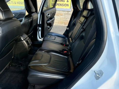 Used 2019 Jeep Cherokee Limited image 23