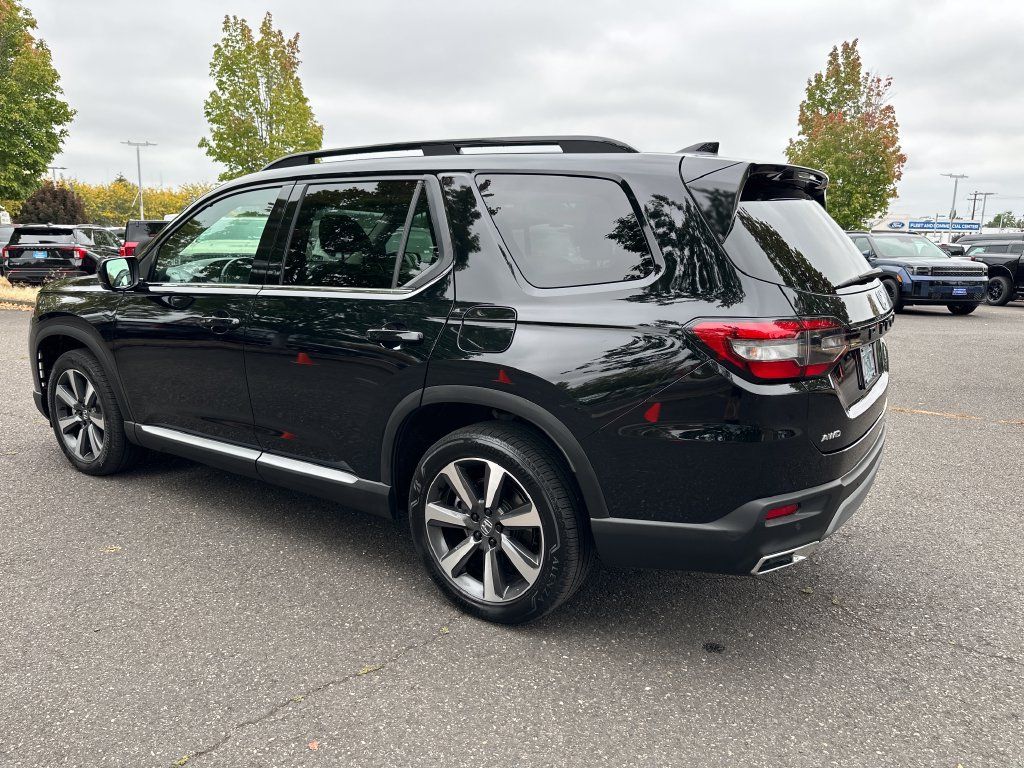 Used 2025 Honda Pilot Elite image 4