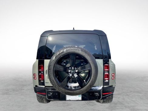 Used 2025 Land Rover Defender 110 X-Dynamic SE image 6