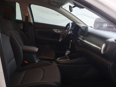 Used 2024 Kia Forte LXS w/ LXS Technology Package FWD image 9