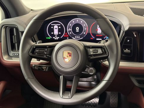 Used 2026 Porsche Cayenne AWD/4WD image 17