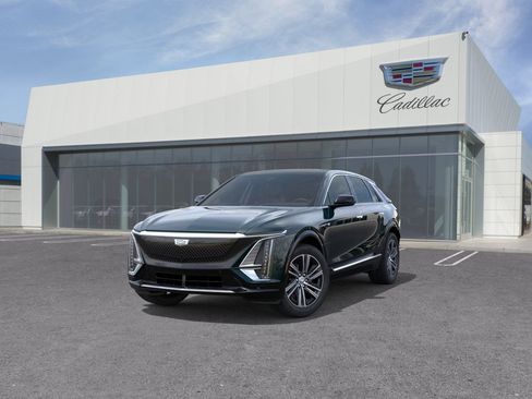 Used 2026 Cadillac Lyriq Luxury w/ LPO, Floor Liner Package RWD image 9