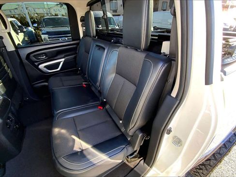 Used 2018 Nissan Titan PRO-4X image 19