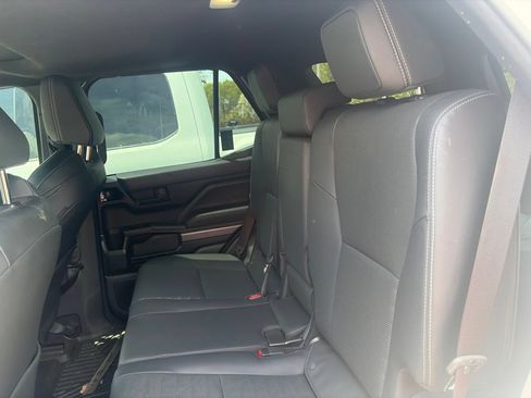 Used 2025 Toyota 4Runner TRD Off-Road Premium AWD/4WD image 8