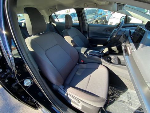 Used 2025 Toyota Prius LE image 36