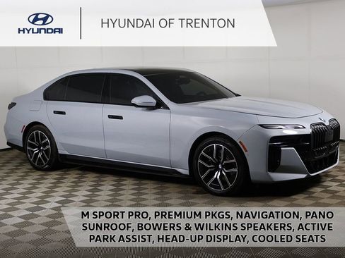 Used 2025 BMW i7 xDrive60 w/ Premium Package AWD/4WD image 1
