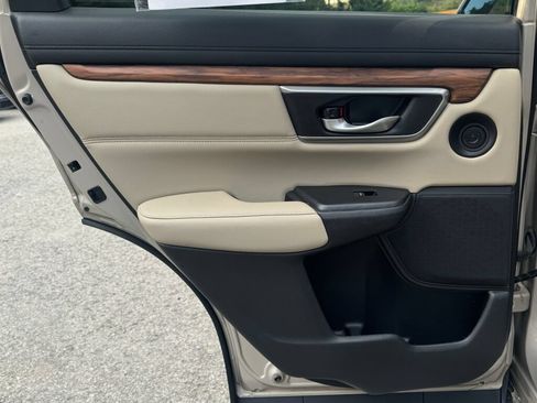 Used 2019 Honda CR-V Touring image 16