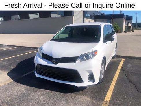 Used 2020 Toyota Sienna L FWD image 2