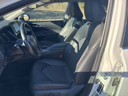 Used 2024 Toyota Camry SE image 16