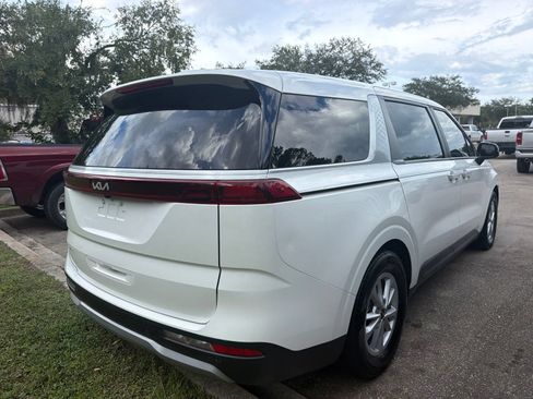 Used 2024 Kia Carnival LX FWD image 5