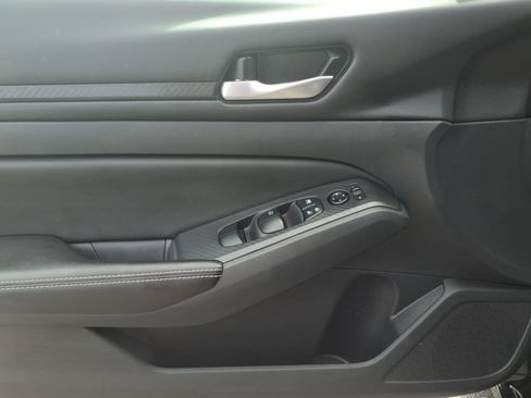 Used 2025 Nissan Altima 2.5 SV FWD image 16