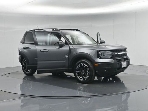 Certified 2025 Ford Bronco Sport Outer Banks w/ Outer Banks Tech Package+ AWD/4WD image 35