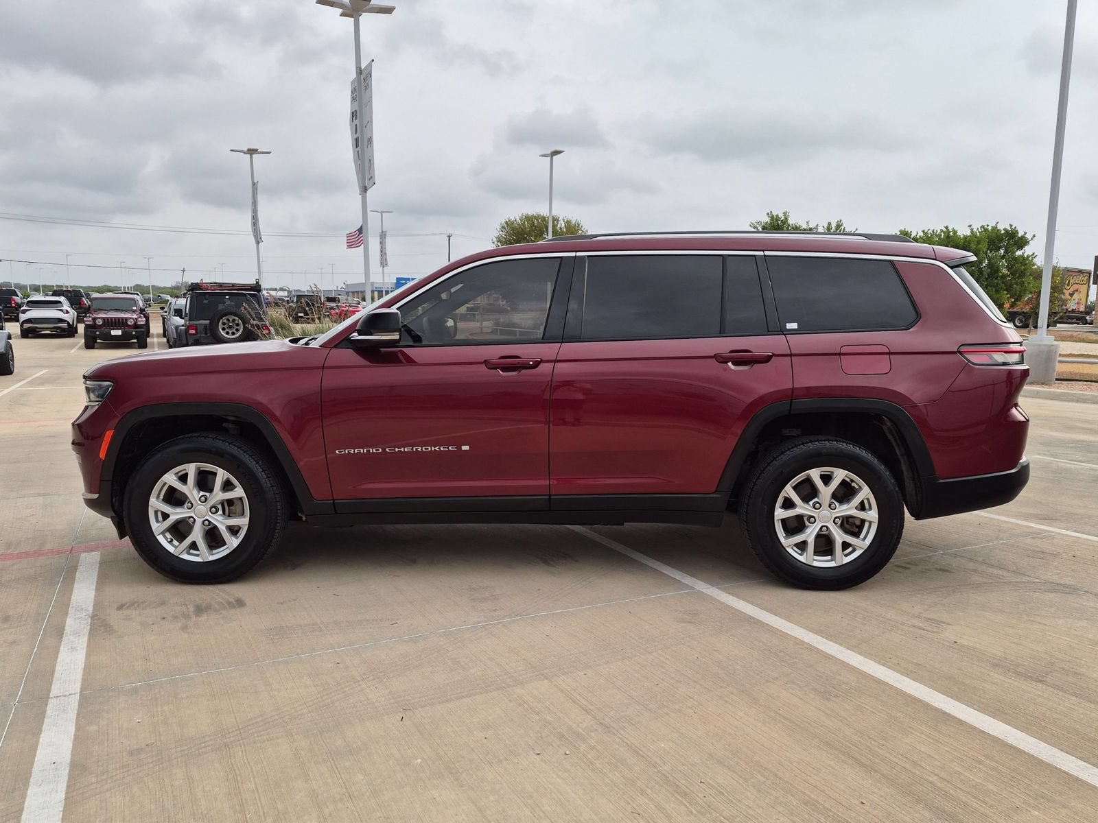 Used 2024 Jeep Grand Cherokee L Limited RWD image 6