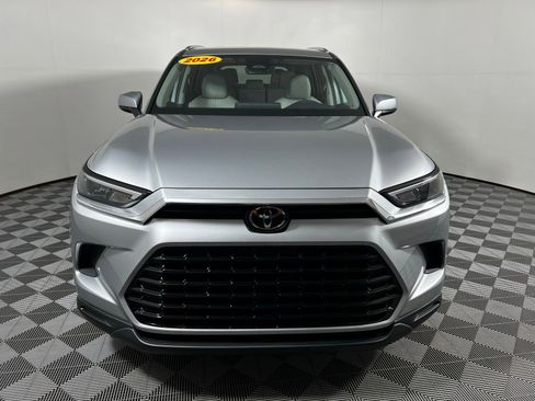 Used 2026 Toyota Grand Highlander XLE FWD image 2
