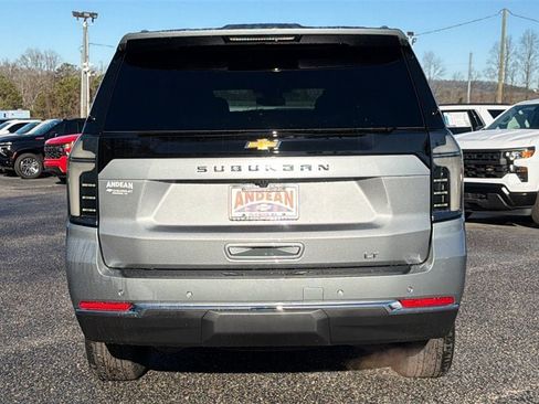 New 2026 Chevrolet Suburban LT image 8
