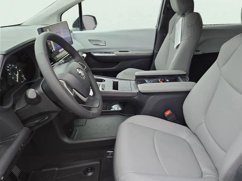 New 2026 Toyota Sienna XLE FWD image 9
