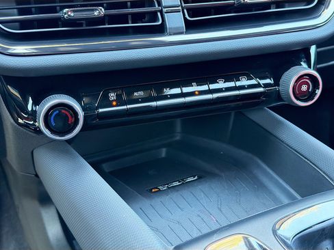 Used 2025 Chevrolet Equinox EV RS image 33