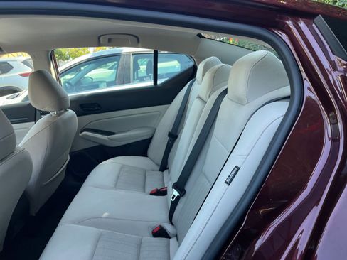 Used 2025 Nissan Altima 2.5 SV FWD image 27