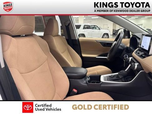 Certified 2025 Toyota RAV4 LE AWD/4WD image 10