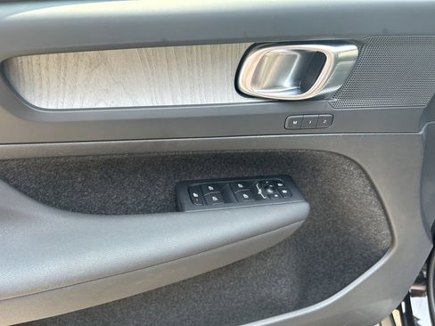 Certified 2025 Volvo XC40 B5 Plus image 27