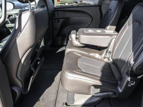 New 2026 Chrysler Pacifica Select FWD image 15