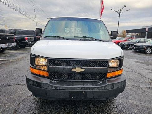 Used 2017 Chevrolet Express 2500 RWD image 2