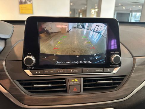 Used 2025 Nissan Altima 2.5 SV image 23