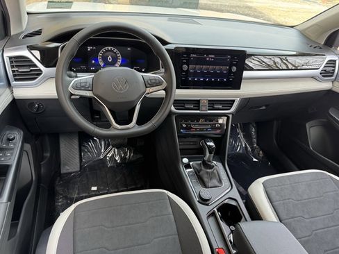 New 2026 Volkswagen Taos SE AWD/4WD image 17