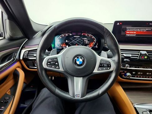 Used 2021 BMW M550i xDrive w/ Dynamic Handling Package AWD/4WD image 25