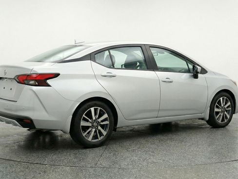 Used 2025 Nissan Versa SV image 9