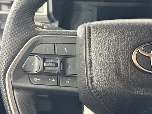 Certified 2025 Toyota Tacoma SR5 image 18