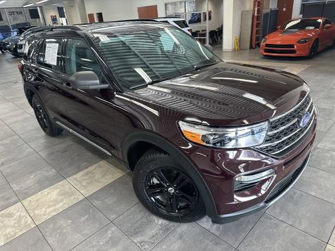 Used 2023 Ford Explorer XLT w/ Equipment Group 202A AWD/4WD image 11
