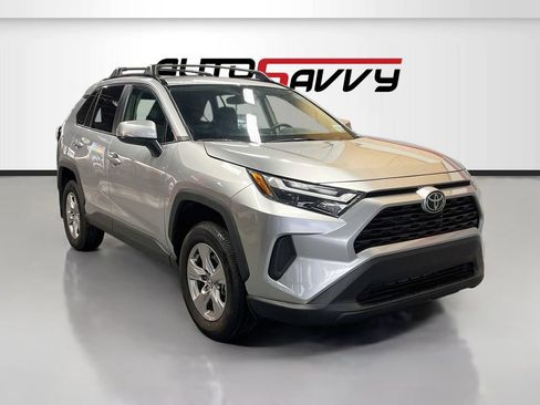 Used 2025 Toyota RAV4 XLE FWD image 1