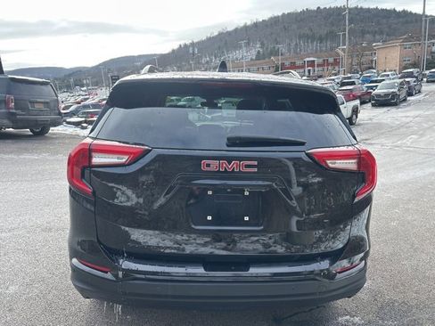Used 2024 GMC Terrain SLT w/ Elevation Edition image 14