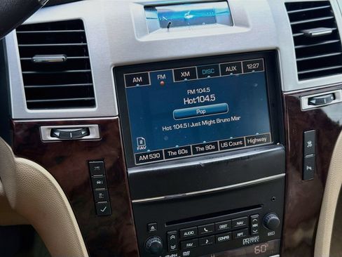 Used 2011 Cadillac Escalade ESV Premium RWD image 16