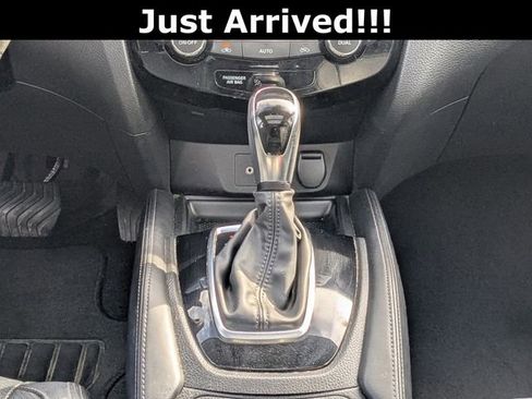 Used 2018 Nissan Rogue SL w/ Premium Package image 18