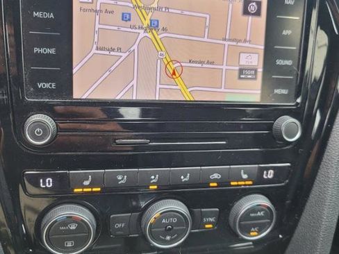 Used 2021 Volkswagen Passat 2.0T R-Line image 18