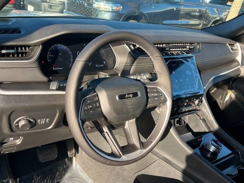 New 2025 Jeep Grand Cherokee L Altitude image 19