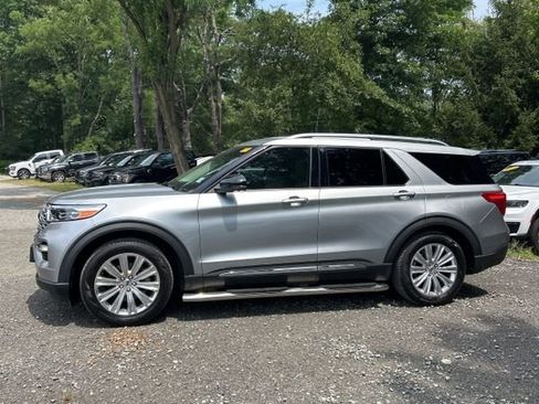 Used 2023 Ford Explorer Limited w/ Limited Technology Package RWD image 3